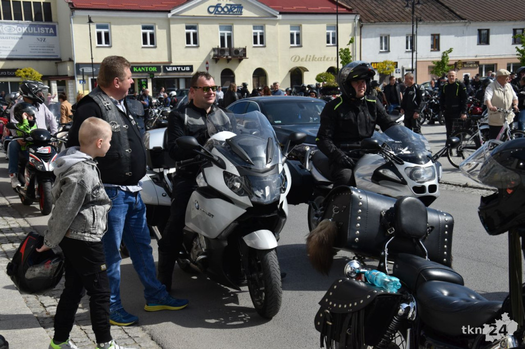 Czarna Flota rozpoczęła sezon motocyklowy w centrum Końskich [wideo, zdjęcia]