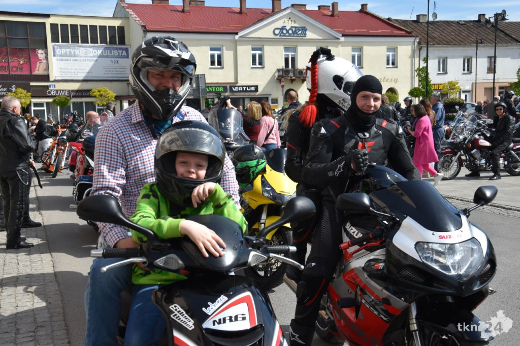 Czarna Flota rozpoczęła sezon motocyklowy w centrum Końskich [wideo, zdjęcia]