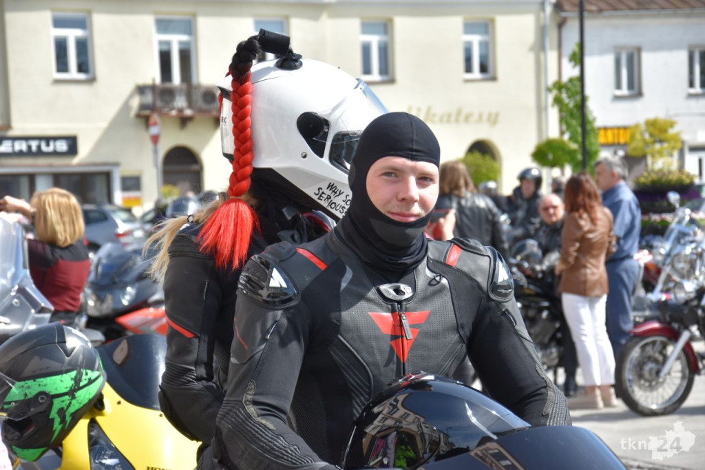 Czarna Flota rozpoczęła sezon motocyklowy w centrum Końskich [wideo, zdjęcia]
