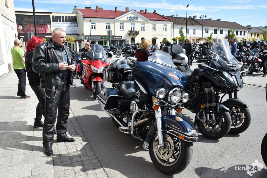 Czarna Flota rozpoczęła sezon motocyklowy w centrum Końskich [wideo, zdjęcia]