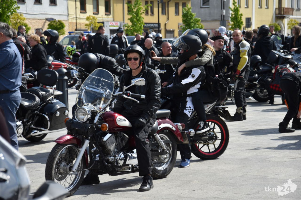 Czarna Flota rozpoczęła sezon motocyklowy w centrum Końskich [wideo, zdjęcia]