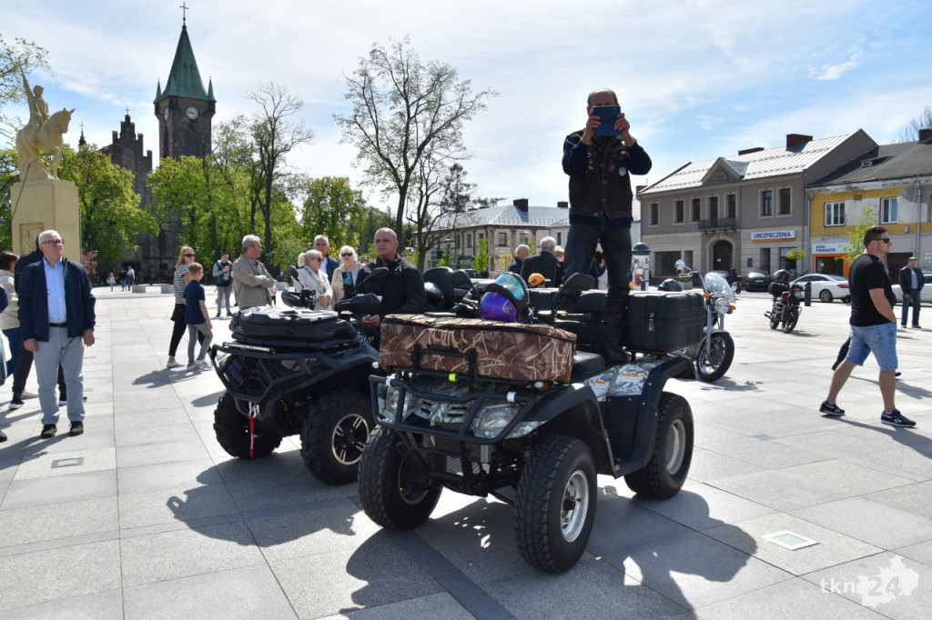 Czarna Flota rozpoczęła sezon motocyklowy w centrum Końskich [wideo, zdjęcia]