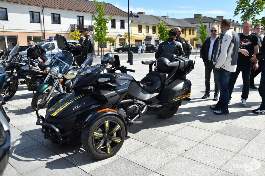 Czarna Flota rozpoczęła sezon motocyklowy w centrum Końskich [wideo, zdjęcia]