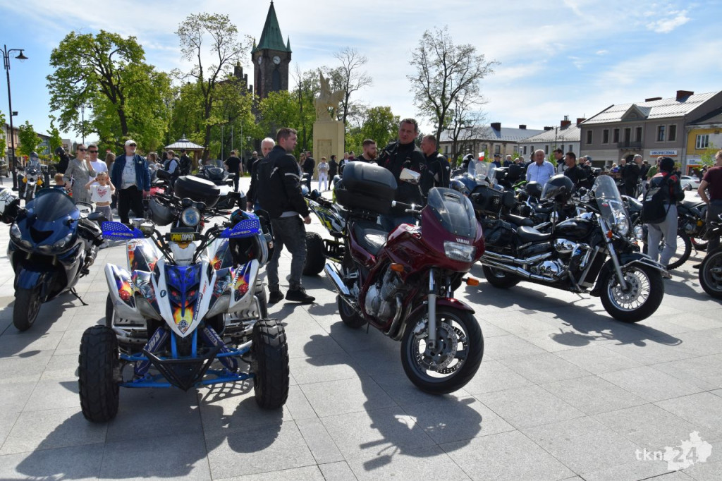 Czarna Flota rozpoczęła sezon motocyklowy w centrum Końskich [wideo, zdjęcia]
