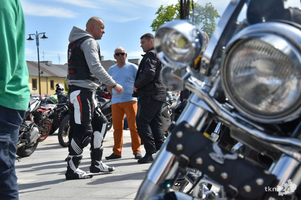 Czarna Flota rozpoczęła sezon motocyklowy w centrum Końskich [wideo, zdjęcia]