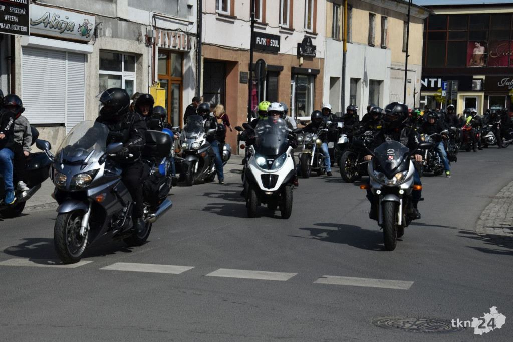 Czarna Flota rozpoczęła sezon motocyklowy w centrum Końskich [wideo, zdjęcia]