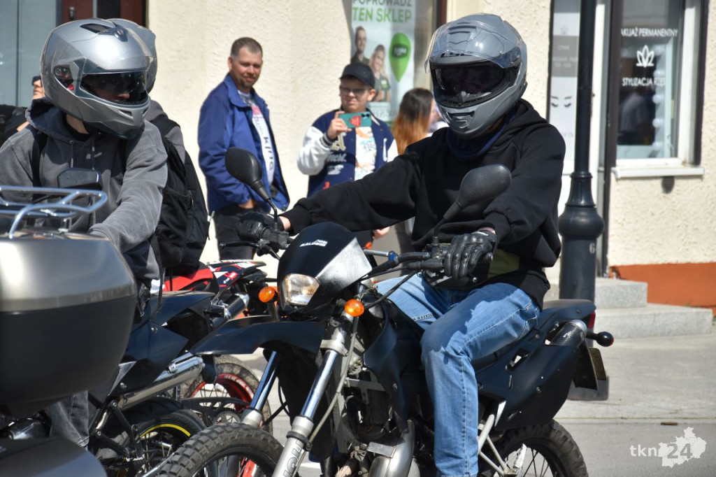 Czarna Flota rozpoczęła sezon motocyklowy w centrum Końskich [wideo, zdjęcia]