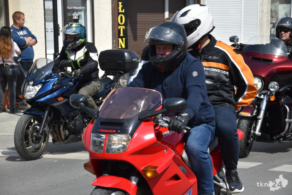 Czarna Flota rozpoczęła sezon motocyklowy w centrum Końskich [wideo, zdjęcia]