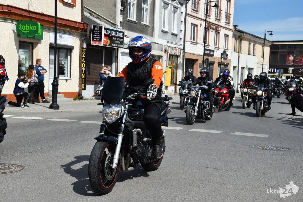 Czarna Flota rozpoczęła sezon motocyklowy w centrum Końskich [wideo, zdjęcia]