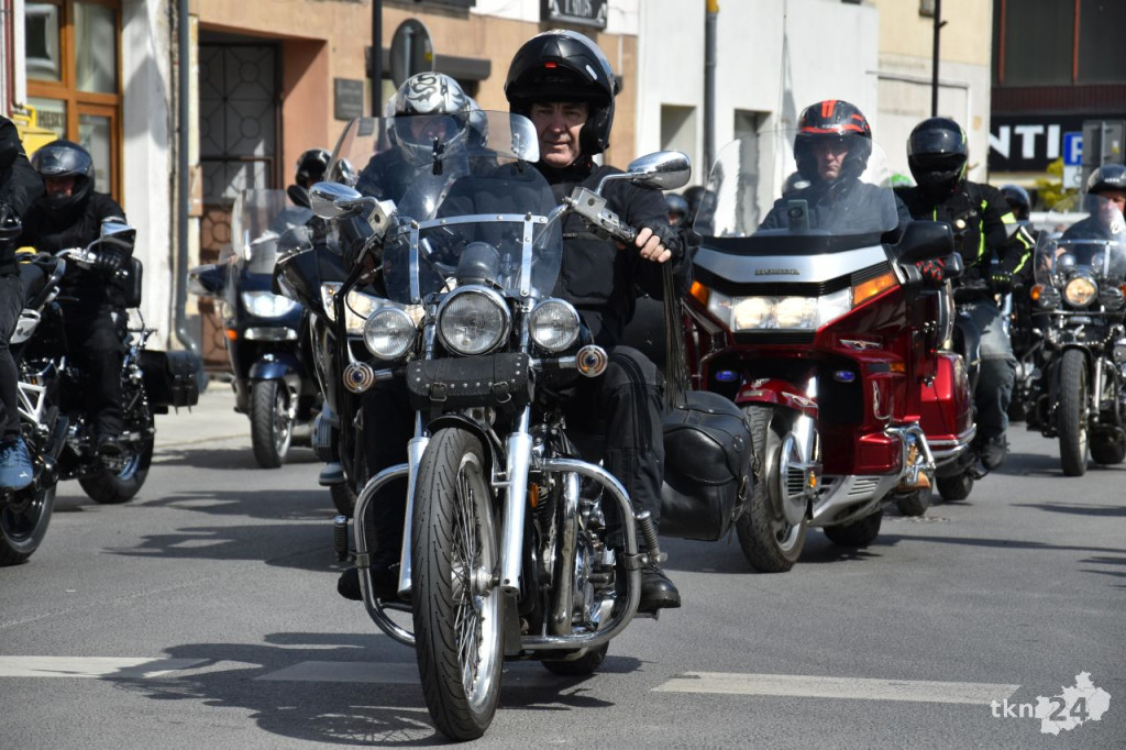 Czarna Flota rozpoczęła sezon motocyklowy w centrum Końskich [wideo, zdjęcia]
