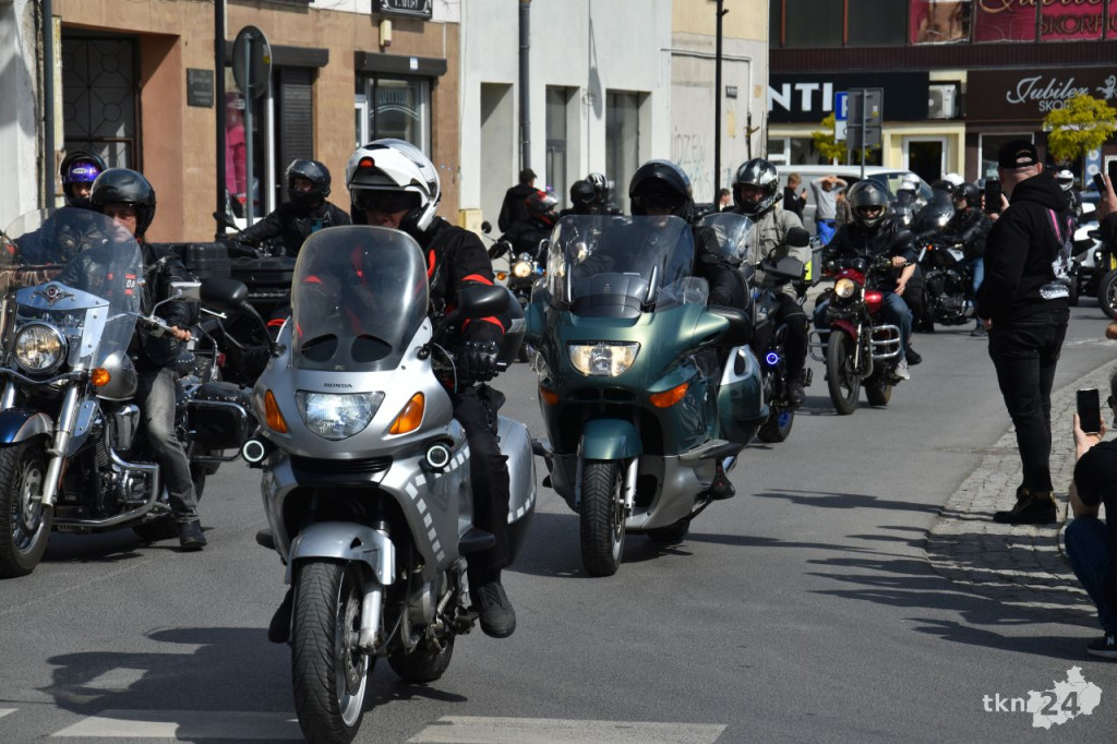 Czarna Flota rozpoczęła sezon motocyklowy w centrum Końskich [wideo, zdjęcia]