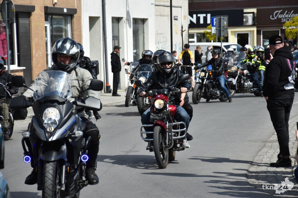 Czarna Flota rozpoczęła sezon motocyklowy w centrum Końskich [wideo, zdjęcia]