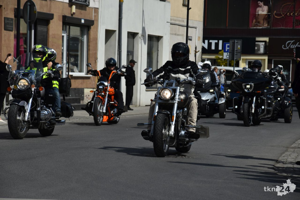 Czarna Flota rozpoczęła sezon motocyklowy w centrum Końskich [wideo, zdjęcia]