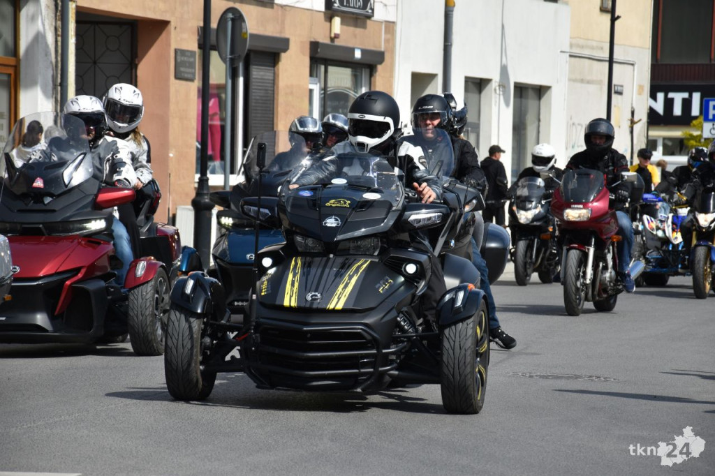 Czarna Flota rozpoczęła sezon motocyklowy w centrum Końskich [wideo, zdjęcia]