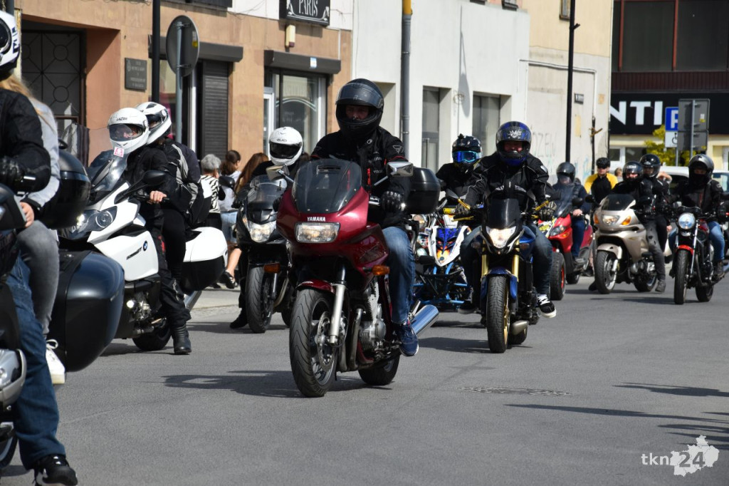 Czarna Flota rozpoczęła sezon motocyklowy w centrum Końskich [wideo, zdjęcia]