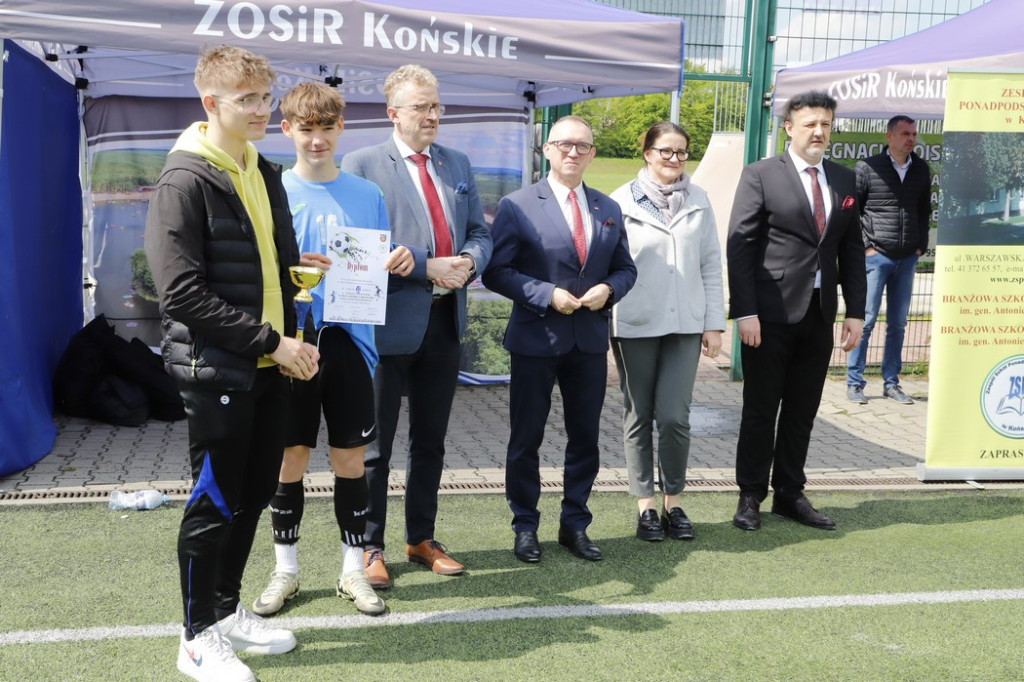I LO z Pucharem Starosty Koneckiego [zdjęcia]