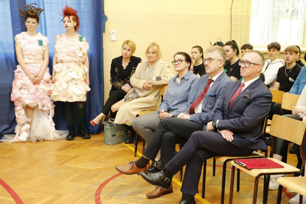 IX Międzyszkolny Konkurs Fryzjerski w awangardowym stylu [wideo, zdjęcia]