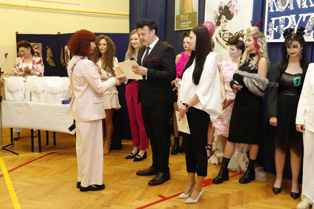 IX Międzyszkolny Konkurs Fryzjerski w awangardowym stylu [wideo, zdjęcia]
