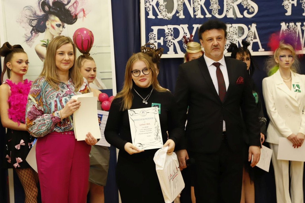 IX Międzyszkolny Konkurs Fryzjerski w awangardowym stylu [wideo, zdjęcia]