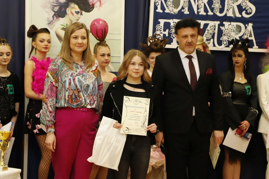 IX Międzyszkolny Konkurs Fryzjerski w awangardowym stylu [wideo, zdjęcia]