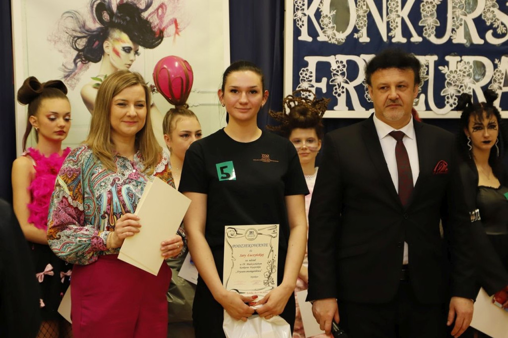 IX Międzyszkolny Konkurs Fryzjerski w awangardowym stylu [wideo, zdjęcia]