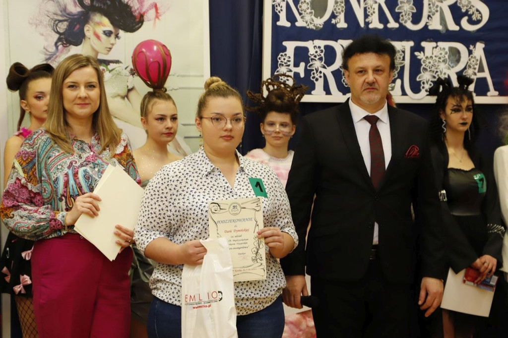 IX Międzyszkolny Konkurs Fryzjerski w awangardowym stylu [wideo, zdjęcia]