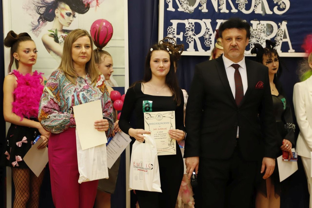IX Międzyszkolny Konkurs Fryzjerski w awangardowym stylu [wideo, zdjęcia]