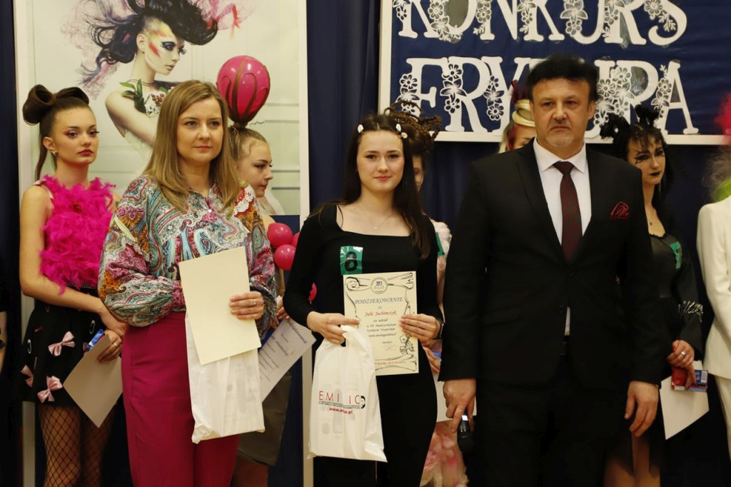 IX Międzyszkolny Konkurs Fryzjerski w awangardowym stylu [wideo, zdjęcia]