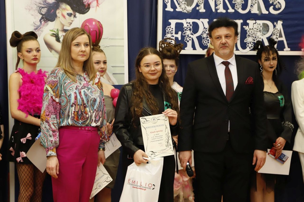 IX Międzyszkolny Konkurs Fryzjerski w awangardowym stylu [wideo, zdjęcia]