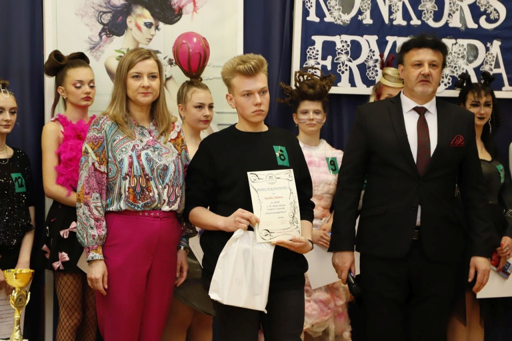 IX Międzyszkolny Konkurs Fryzjerski w awangardowym stylu [wideo, zdjęcia]