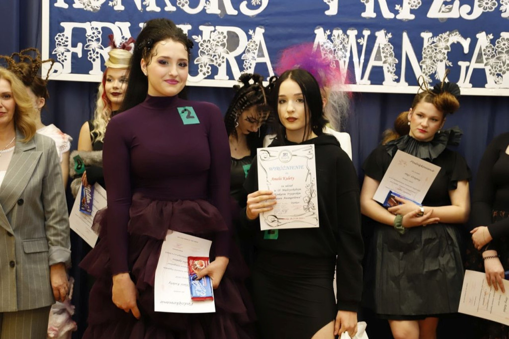 IX Międzyszkolny Konkurs Fryzjerski w awangardowym stylu [wideo, zdjęcia]