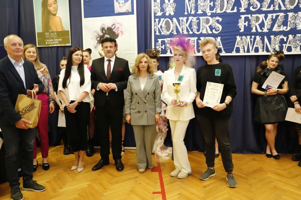 IX Międzyszkolny Konkurs Fryzjerski w awangardowym stylu [wideo, zdjęcia]