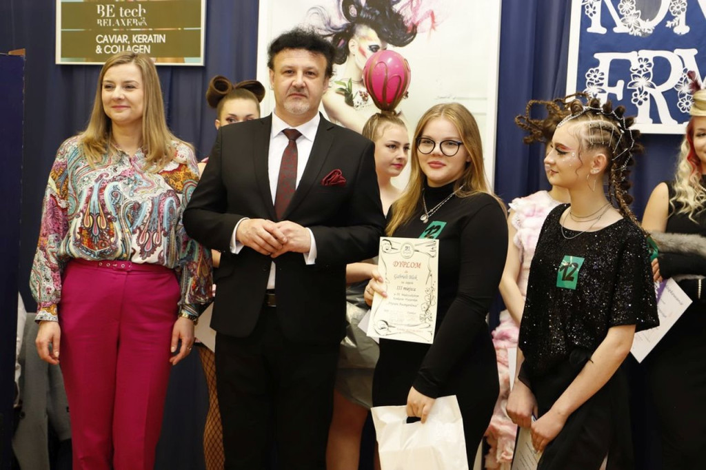 IX Międzyszkolny Konkurs Fryzjerski w awangardowym stylu [wideo, zdjęcia]