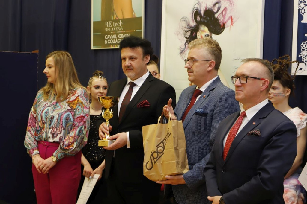 IX Międzyszkolny Konkurs Fryzjerski w awangardowym stylu [wideo, zdjęcia]