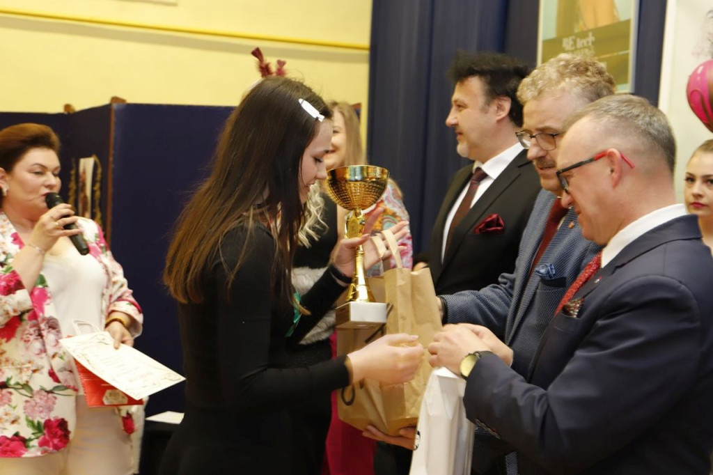 IX Międzyszkolny Konkurs Fryzjerski w awangardowym stylu [wideo, zdjęcia]
