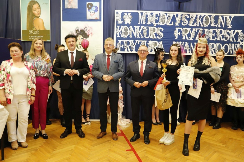 IX Międzyszkolny Konkurs Fryzjerski w awangardowym stylu [wideo, zdjęcia]