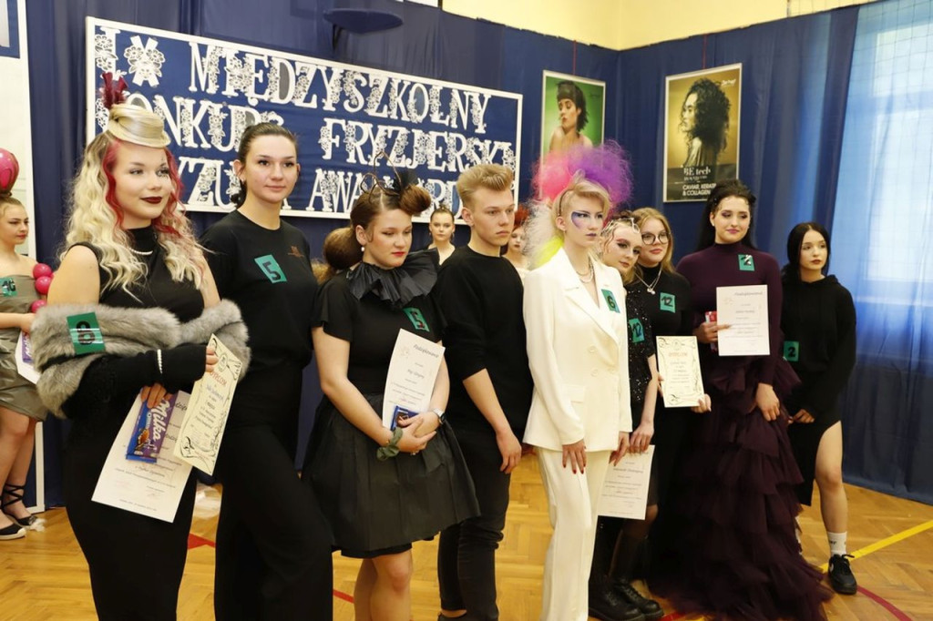 IX Międzyszkolny Konkurs Fryzjerski w awangardowym stylu [wideo, zdjęcia]