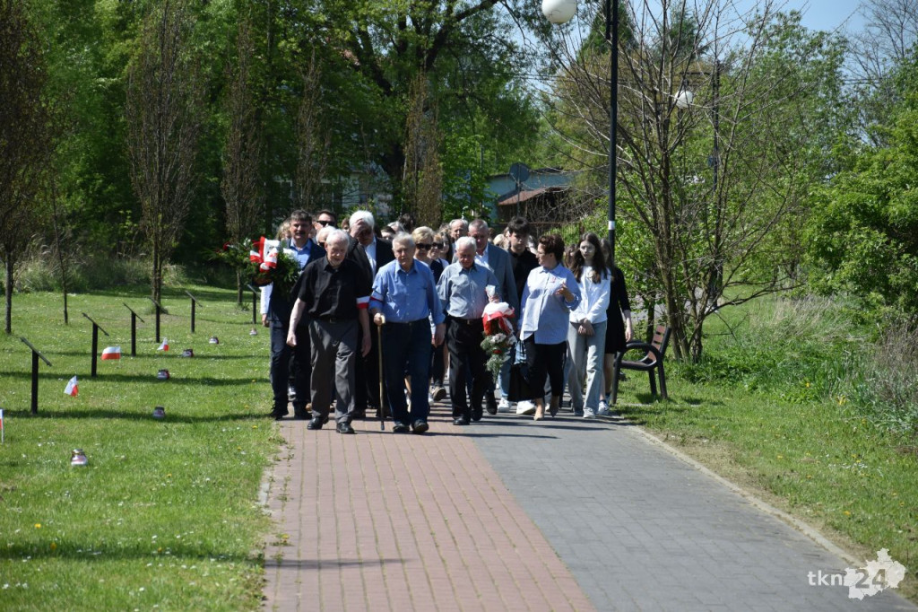 Uroczystość patriotyczna z udziałem młodzieży na Alei Katyńskiej w Końskich [wideo, zdjęcia]