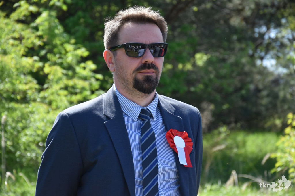 Uroczystość patriotyczna z udziałem młodzieży na Alei Katyńskiej w Końskich [wideo, zdjęcia]
