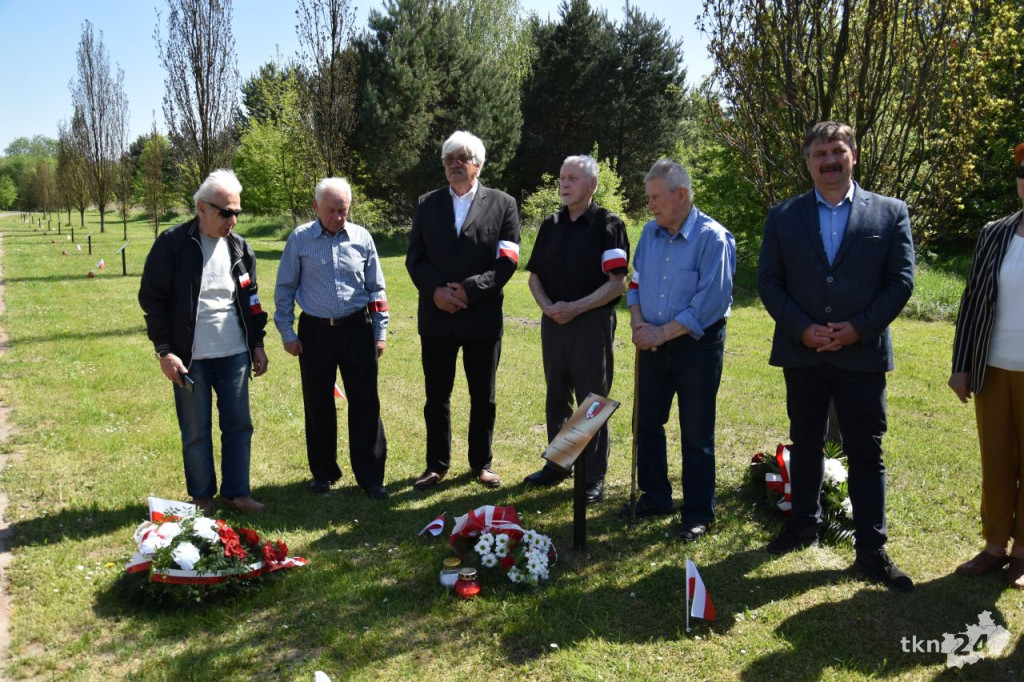 Uroczystość patriotyczna z udziałem młodzieży na Alei Katyńskiej w Końskich [wideo, zdjęcia]