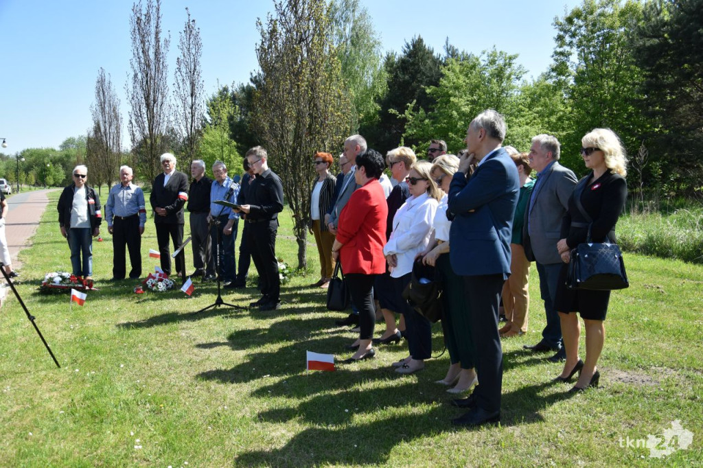 Uroczystość patriotyczna z udziałem młodzieży na Alei Katyńskiej w Końskich [wideo, zdjęcia]