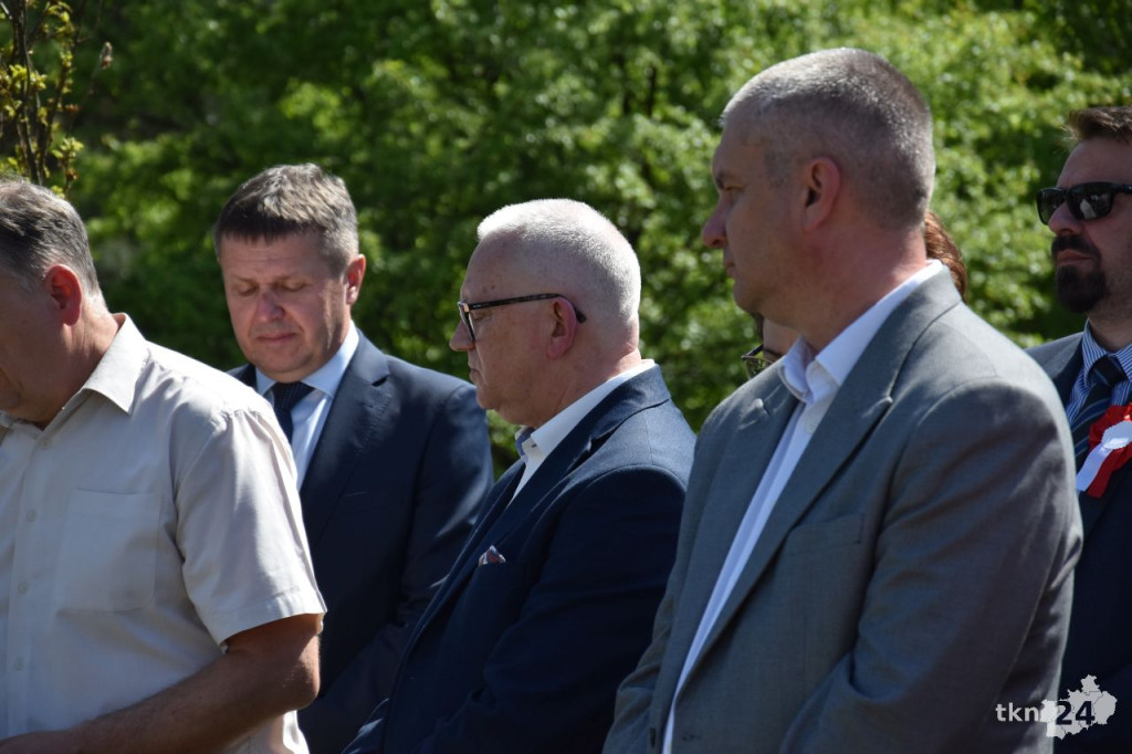 Uroczystość patriotyczna z udziałem młodzieży na Alei Katyńskiej w Końskich [wideo, zdjęcia]