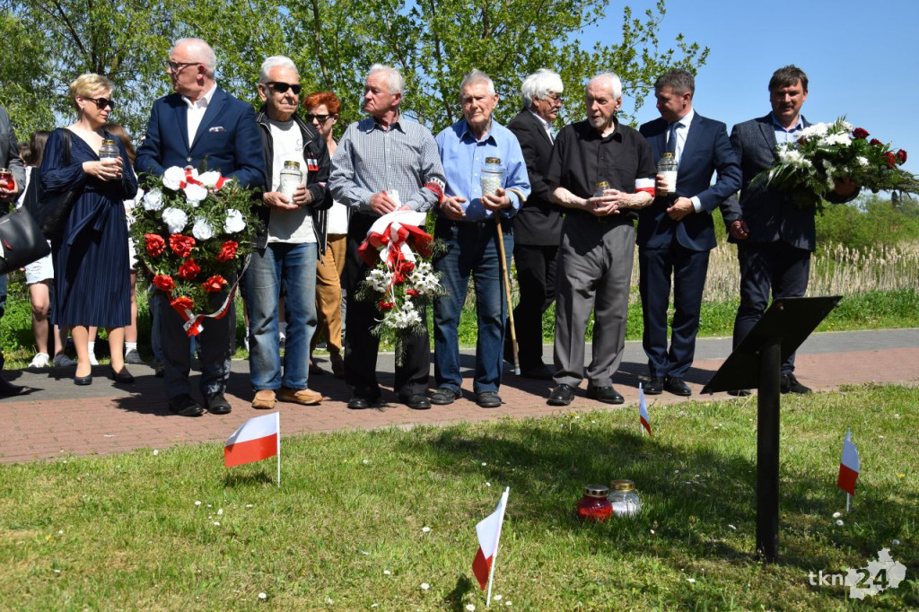 Uroczystość patriotyczna z udziałem młodzieży na Alei Katyńskiej w Końskich [wideo, zdjęcia]