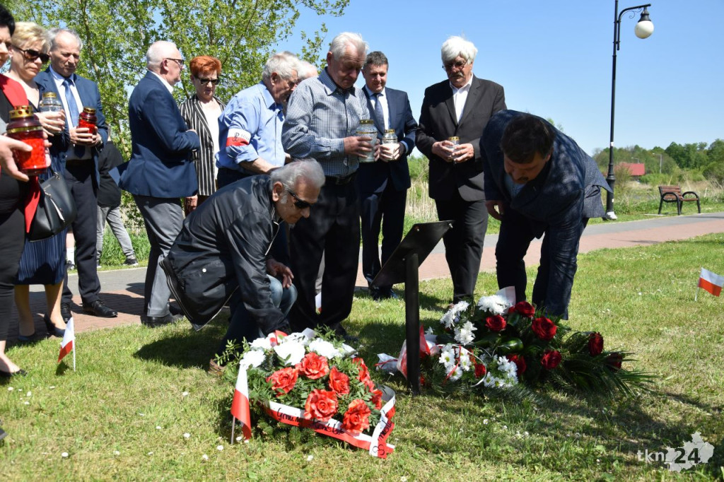 Uroczystość patriotyczna z udziałem młodzieży na Alei Katyńskiej w Końskich [wideo, zdjęcia]