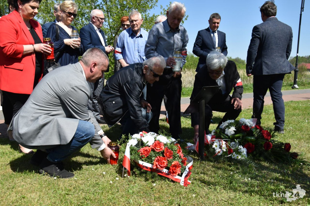 Uroczystość patriotyczna z udziałem młodzieży na Alei Katyńskiej w Końskich [wideo, zdjęcia]