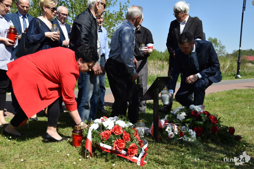 Uroczystość patriotyczna z udziałem młodzieży na Alei Katyńskiej w Końskich [wideo, zdjęcia]