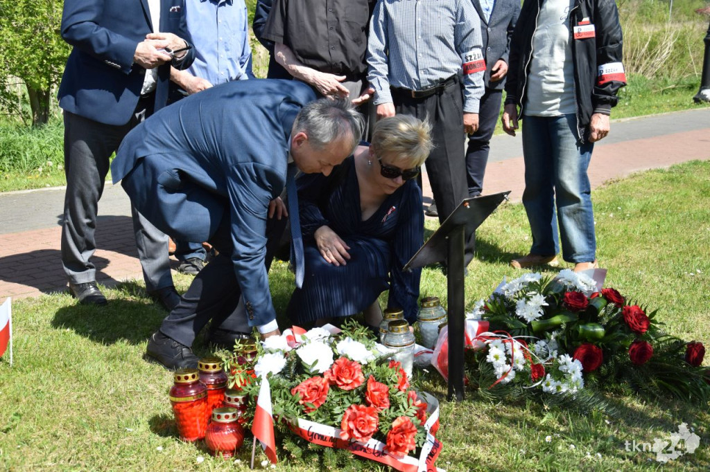 Uroczystość patriotyczna z udziałem młodzieży na Alei Katyńskiej w Końskich [wideo, zdjęcia]