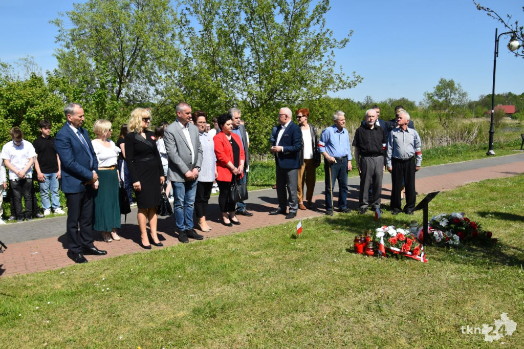 Uroczystość patriotyczna z udziałem młodzieży na Alei Katyńskiej w Końskich [wideo, zdjęcia]