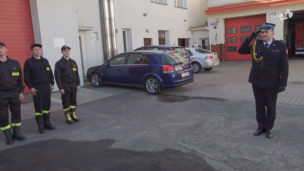 Strażacy dla Biało-Czerwonej. Dzień flagi w PSP Końskie [wideo, zdjęcia]
