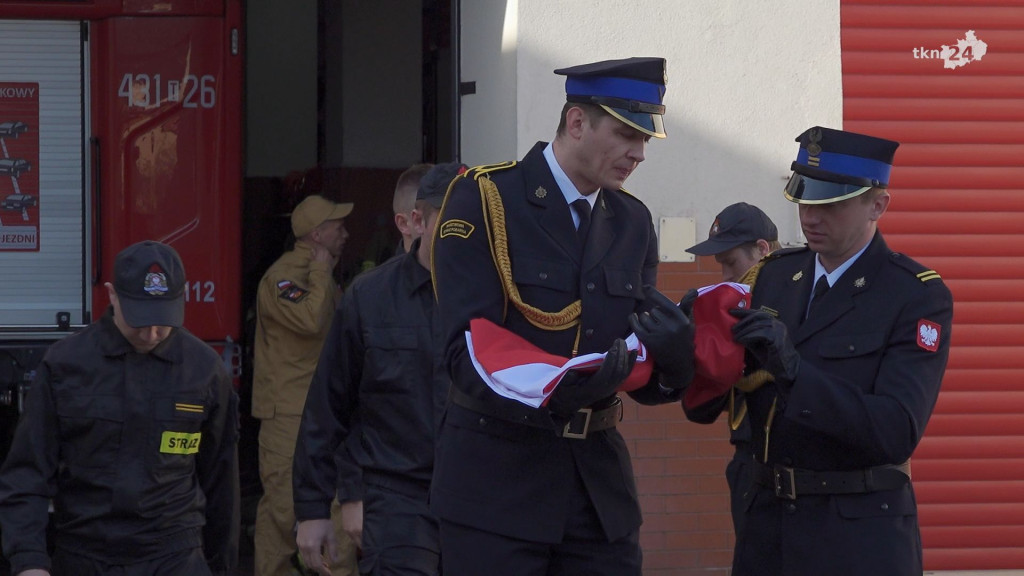 Strażacy dla Biało-Czerwonej. Dzień flagi w PSP Końskie [wideo, zdjęcia]